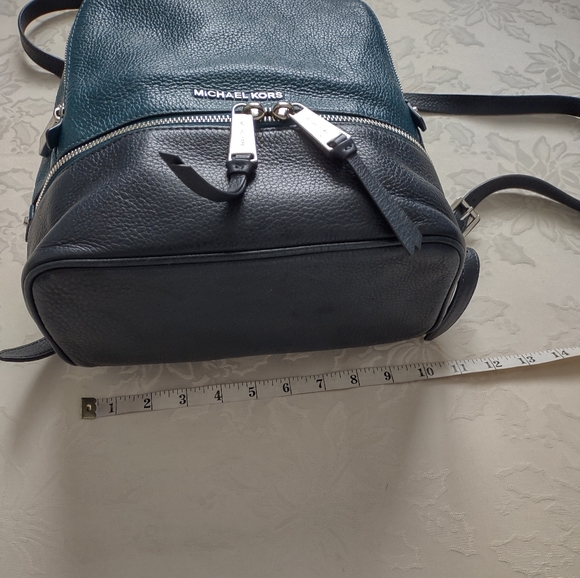 Michael Kors Rhea color block pebbled leather backpack medium - Picture 14 of 16